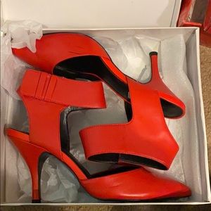 Red Kitten Heels w. Strap